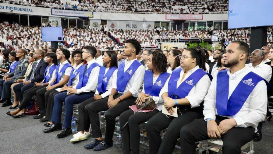 MESCYT gradúa a 16, 000 estudiantes en Inglés por Inmersión