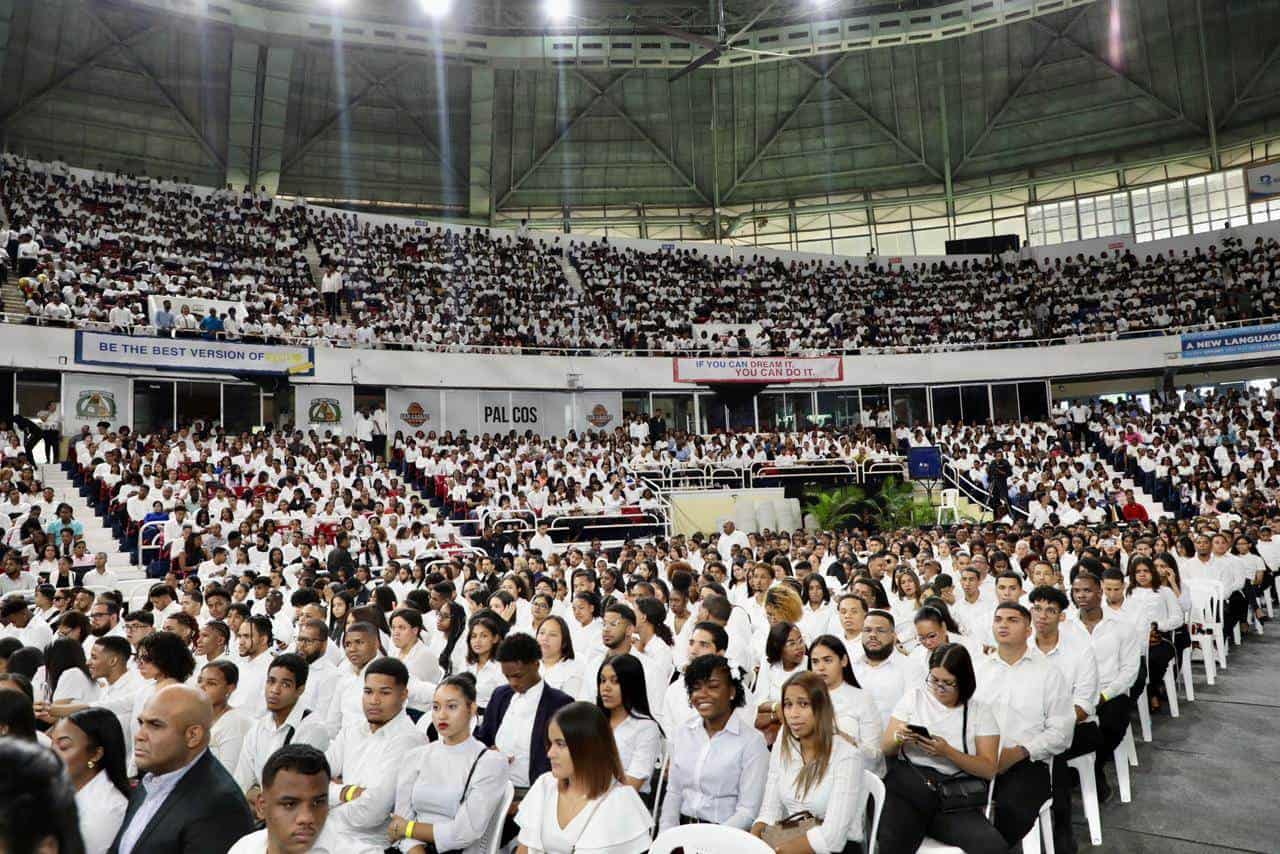 Estudiantes graduados del Programa Inglés de Inmersión para la Competitividad 2023.