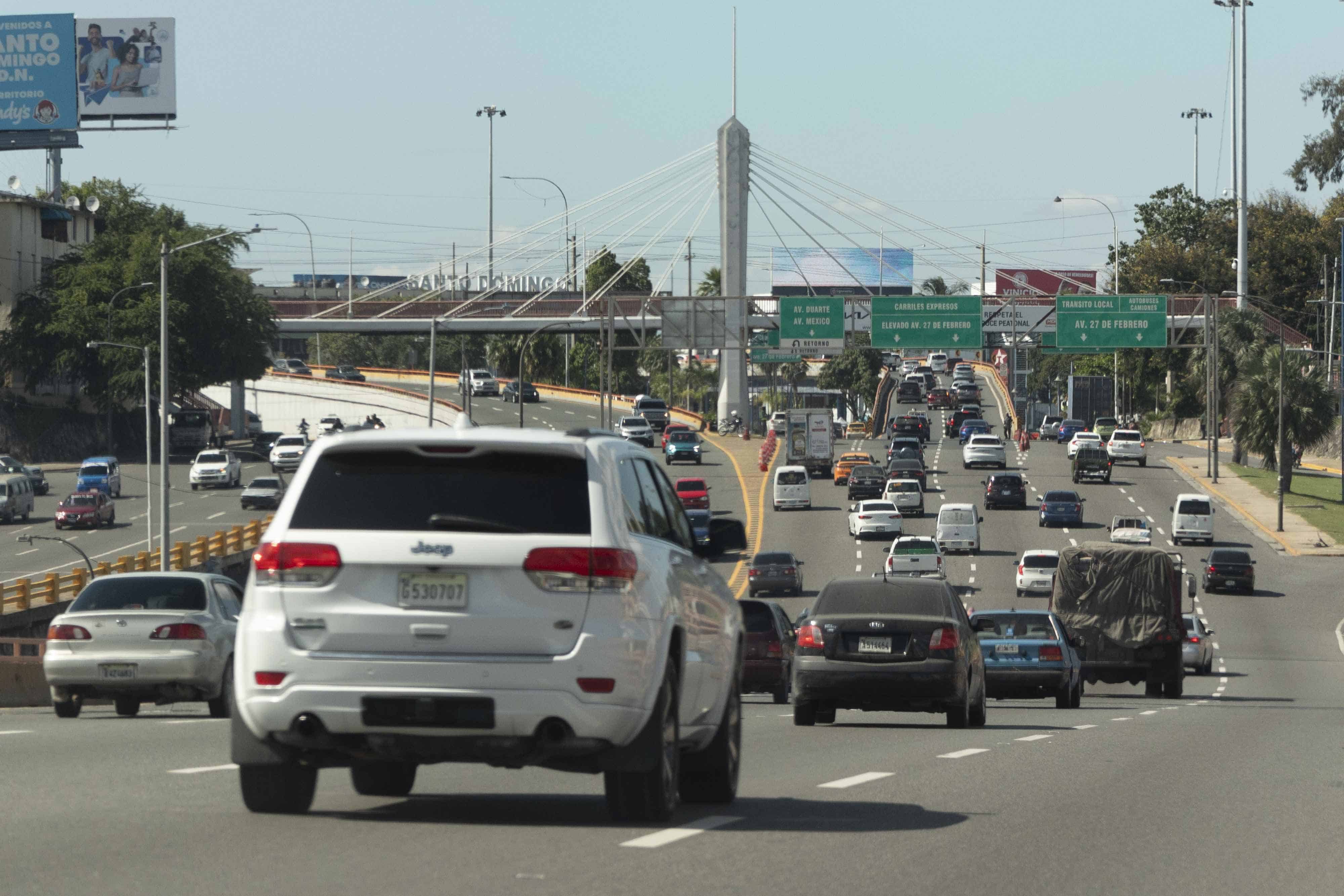 Los vehiculos consumen más combustibles.