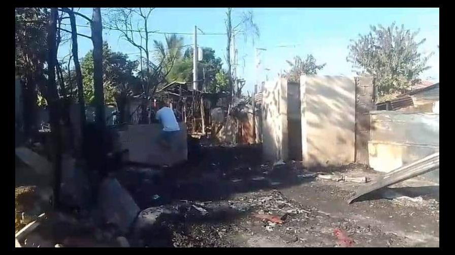 Al menos ocho casas destruidas por un incendio en Santiago 