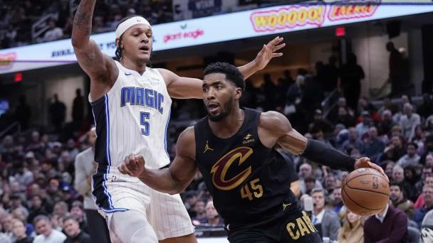 Donovan Mitchell lidera con 35 puntos victoria de Cavaliers ante Magic