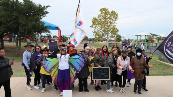 Fundación De Mujer a Mujer realiza caminata en contra de la Violencia Doméstica