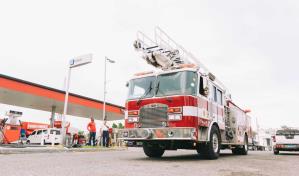 Sur Futuro entrega camión para bomberos en San Cristóbal