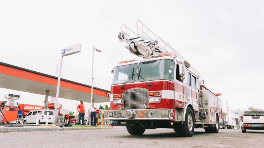 Sur Futuro entrega camión para bomberos en San Cristóbal