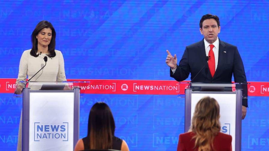 El cuarto debate republicano comienza con un cruce de declaraciones entre DeSantis y Haley