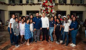 Coral Costa Caribe enciende la Navidad