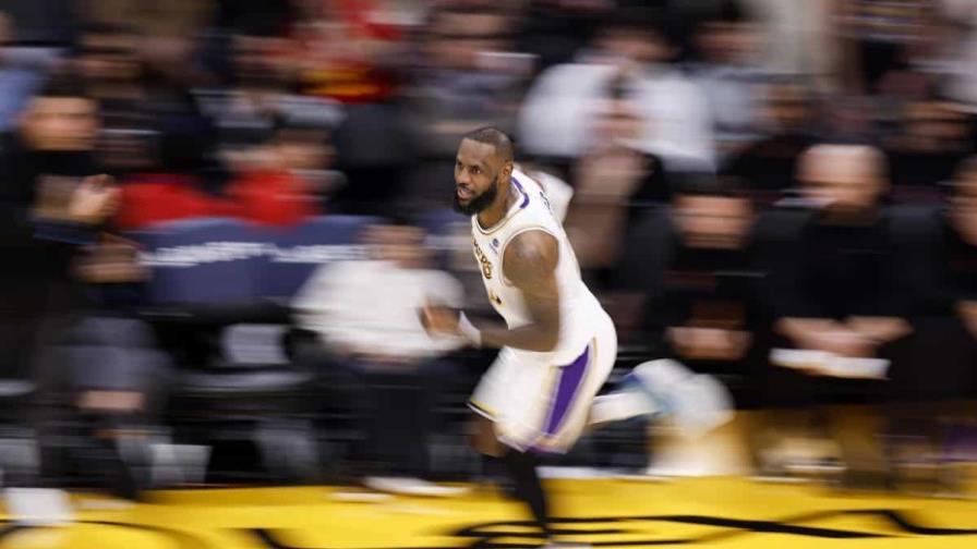 Lebron James listo para el espectáculo de la Copa NBA, enlutada por tiroteo de Las Vegas