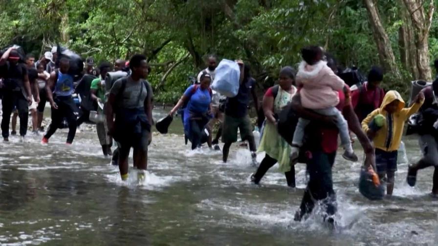 Récord de más de medio millón de migrantes han cruzado selva panameña este año