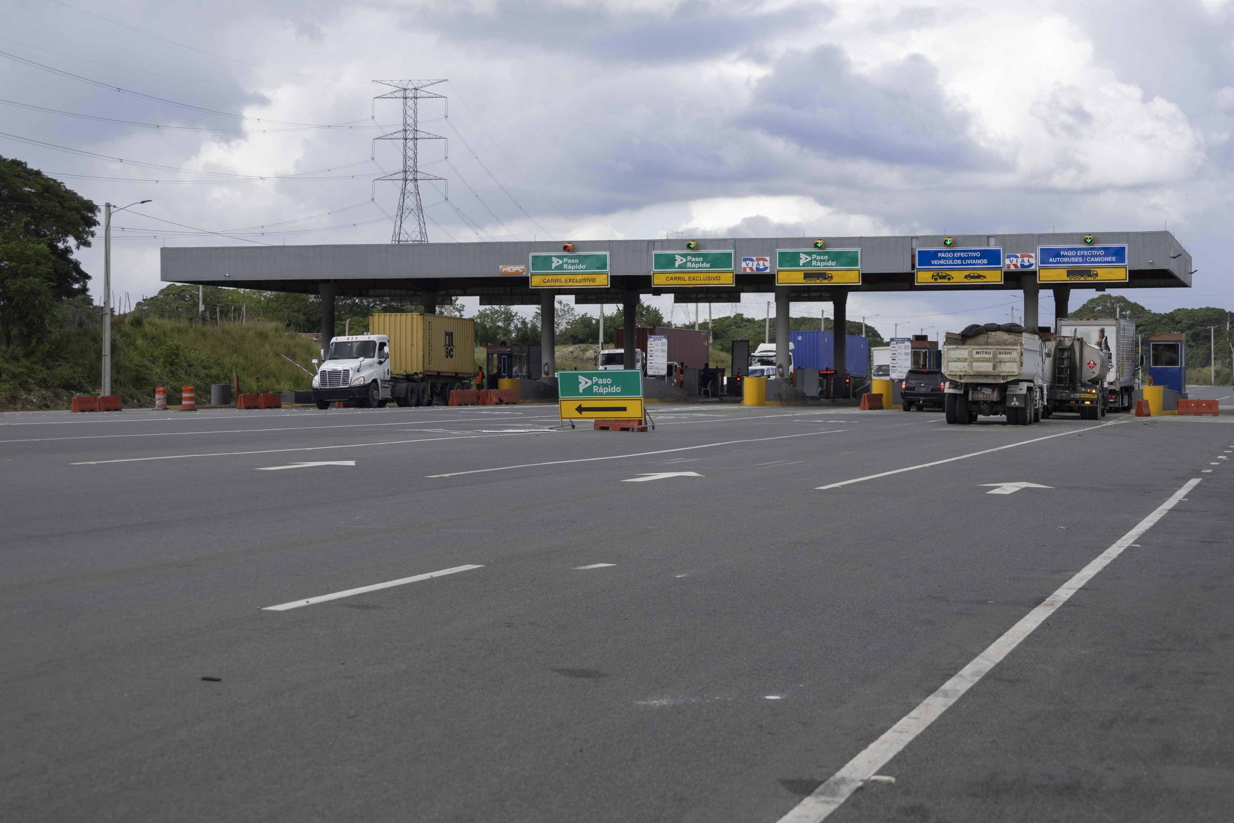 Peaje de la Circunvalación, próximo a la autopista Juan Pablo Duarte.