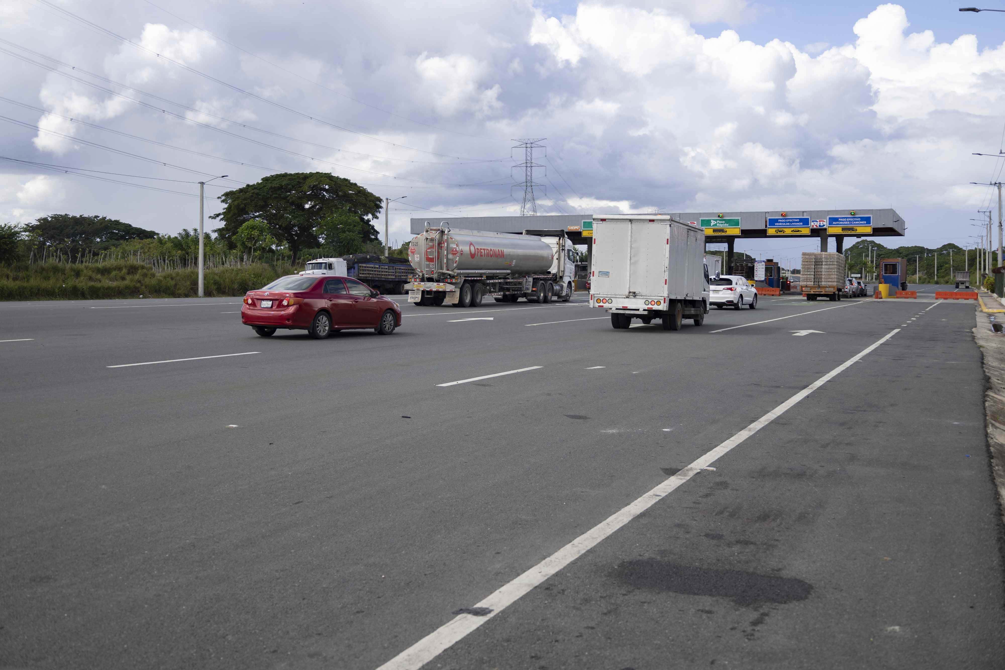 La Circunvalación Santo Domingo fue hecha para vehículos pesados, pero pocos la usan.