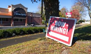 La tasa de desempleo cae a 3.7 % en noviembre en EEUU y la creación de empleo sube de nuevo