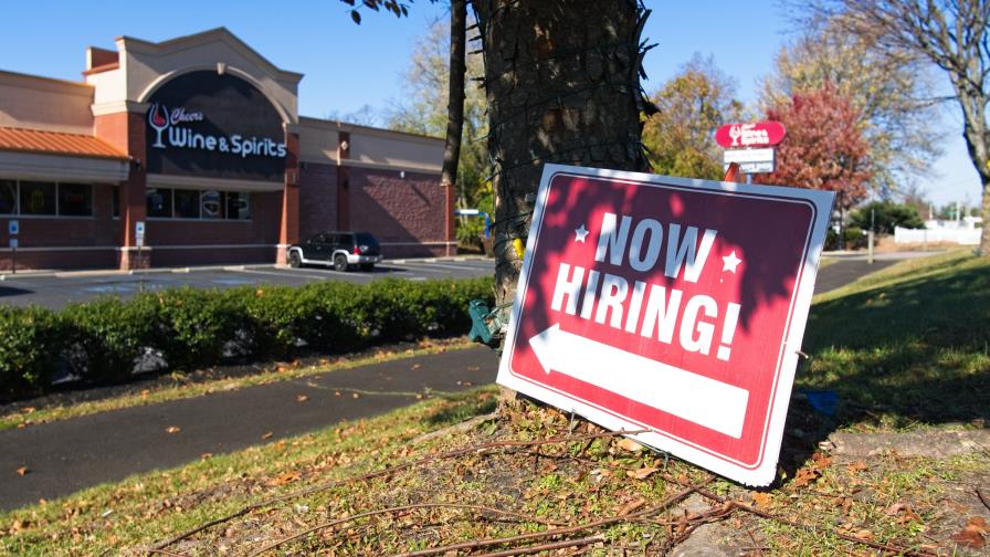 La tasa de desempleo cae a 3.7 % en noviembre en EEUU y la creación de empleo sube de nuevo