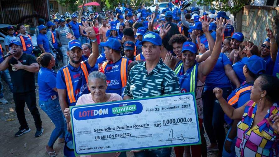 Pintor de casas gana “El millón de los sábados” de Lotedom