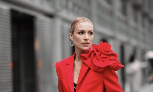 Flores XXL: qué necesitas saber antes de adoptar esta tendencia en tus looks de fin de año