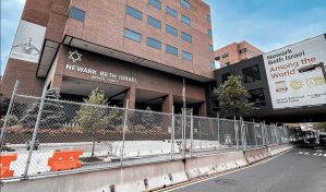 Mujer hiere a médico y dos enfermeras de un hospital de Nueva Jersey