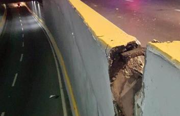Cierran paso a desnivel de la 27 de Febrero con Tiradente para reparar muro afectado por accidente
