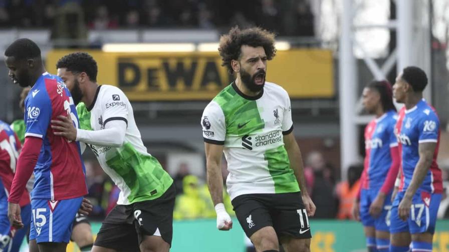 Elliott anota en tiempo añadido y Liverpool supera al Crystal Palace; Salah llega a 200 goles