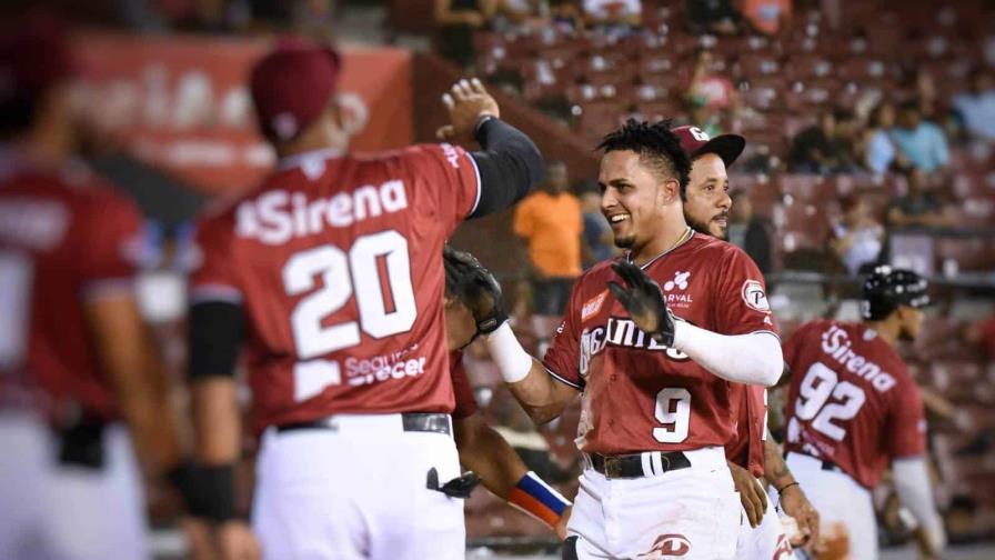 Carlos Franco la saca del parque y Los Gigantes vencen a los Tigres en el Julián Javier