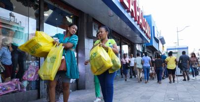 Compras navide&ntilde;as en la Avenida Duarte de Rep&uacute;blica Dominicana