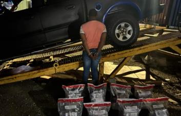Decomisan 33.7 kilos de cocaína y capturan a un hombre en el puerto de Santo Domingo