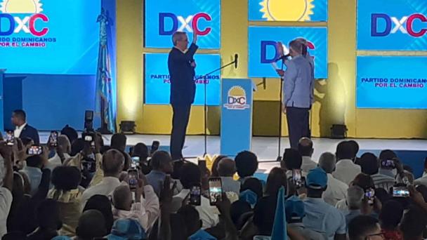 Presidente Abinader dice quiere seguir con el cambio por mejor educación, salud y transparencia