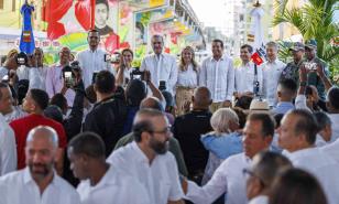 Abinader y Carolina Mejía entregan la remodelada calle París por RD$309  millones