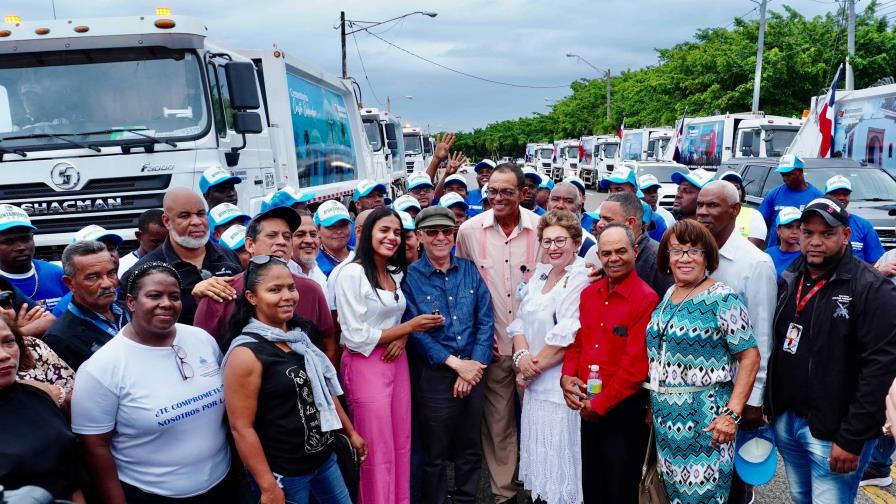 Alcalde Manuel Jiménez presenta flotilla de 50 camiones para circunscripción 3