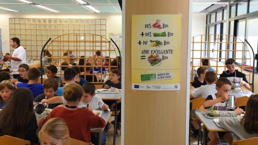 Francia probará el uniforme en las escuelas públicas a partir de la primavera