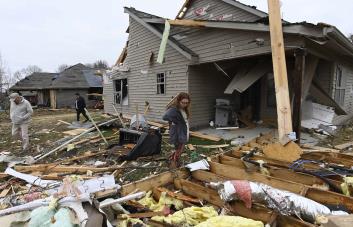 Tennessee busca recuperarse de tormentas y tornados que dejaron seis muertos y graves daños