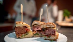 Carne de laboratorio, alternativa prometedora para reducir emisiones de CO2, según expertos