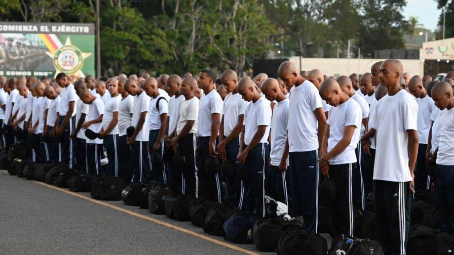 Ejército recibe nuevos conscriptos en San Isidro
