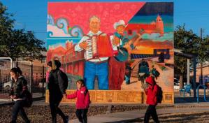 La comunidad hispana de Texas aguarda inquieta la entrada en vigor de ley antiinmigrante