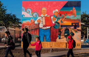 La comunidad hispana de Texas aguarda inquieta la entrada en vigor de ley antiinmigrante
