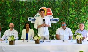 Ministro de Turismo inicia proyecto de estacionamiento en playa Bayahíbe con RD$192 millones