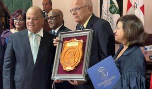 Julio Manuel Rodr&iacute;guez Grull&oacute;n recibe Premio Nacional de Medicina 2023
