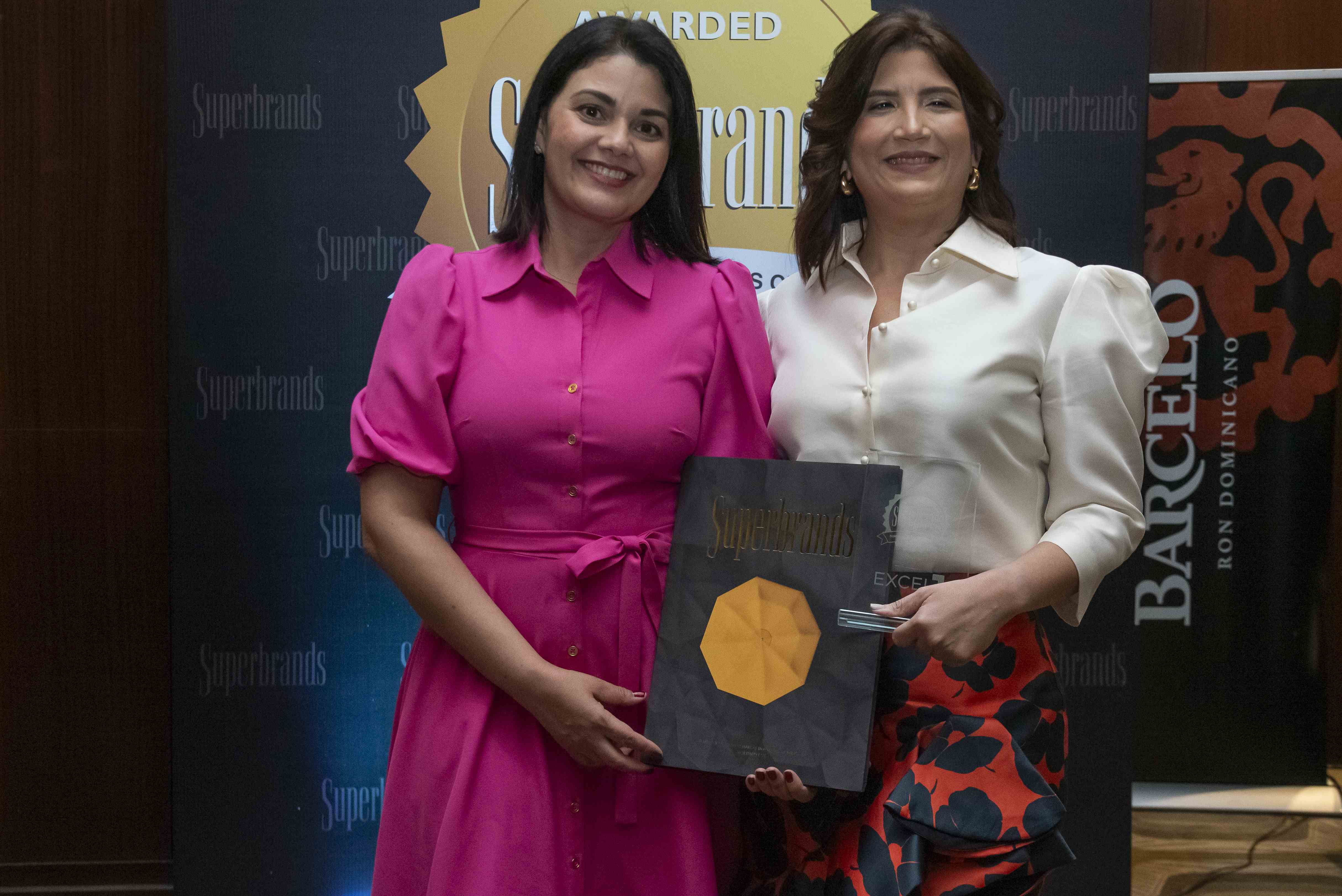 Banahi Tavárez y Denisse Fondeur de Excel Group.