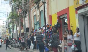 Comerciantes de Santiago esperan ventas navideñas compensen la crisis durante el año