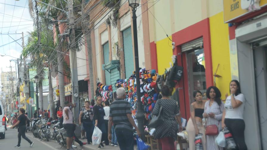 Comerciantes de Santiago esperan ventas navideñas compensen la crisis durante el año