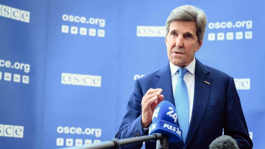 Científicos piden a Kerry que medie para salvar la COP28 y aislar a Arabia Saudí