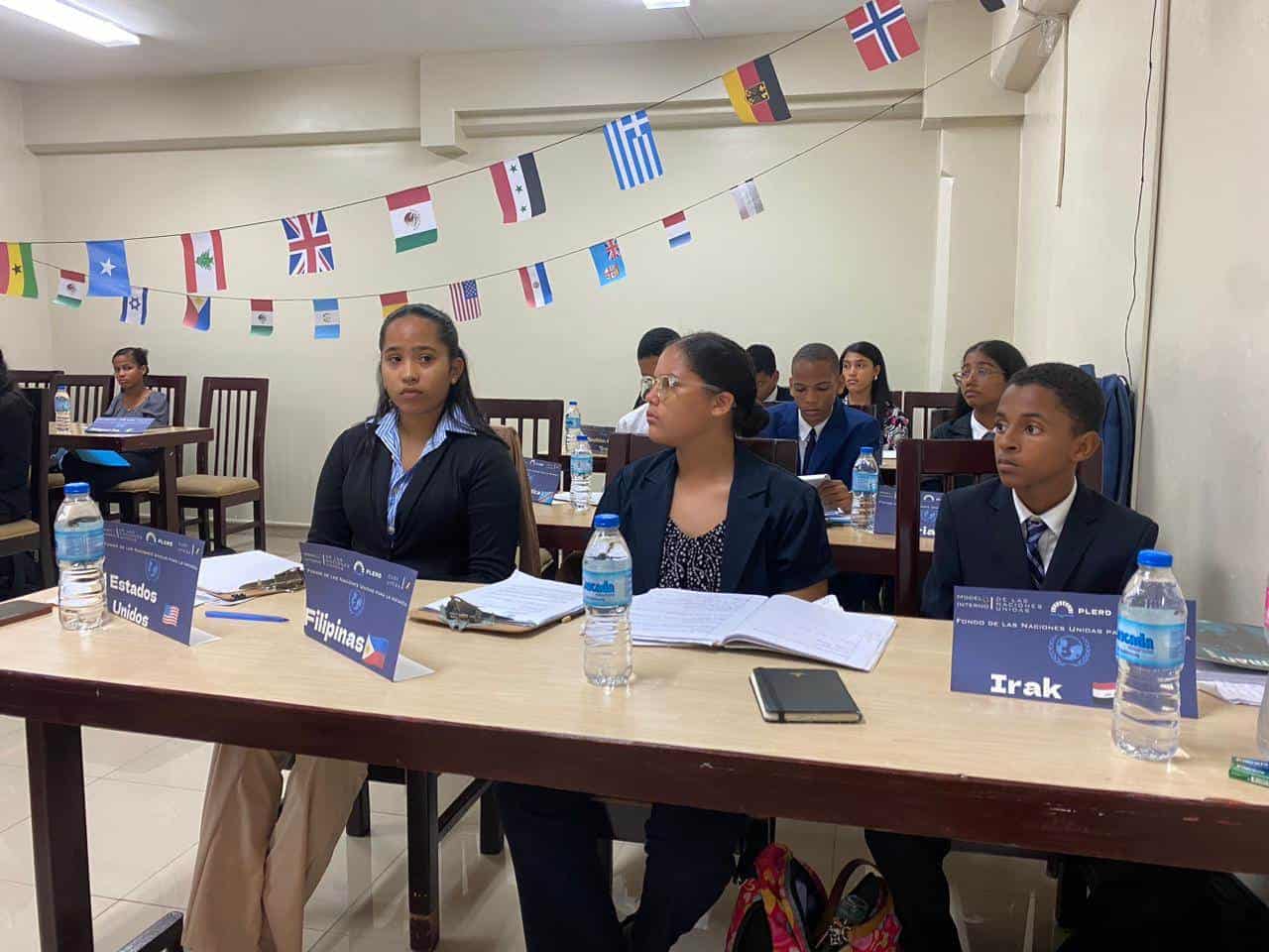 Jóvenes participan del Modelo de la Naciones Unidas en Puerto Plata.