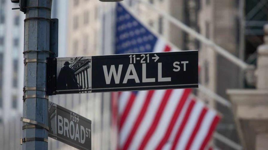 Wall Street abre dispar ante inflación que cede pero sigue alta en EE.UU.