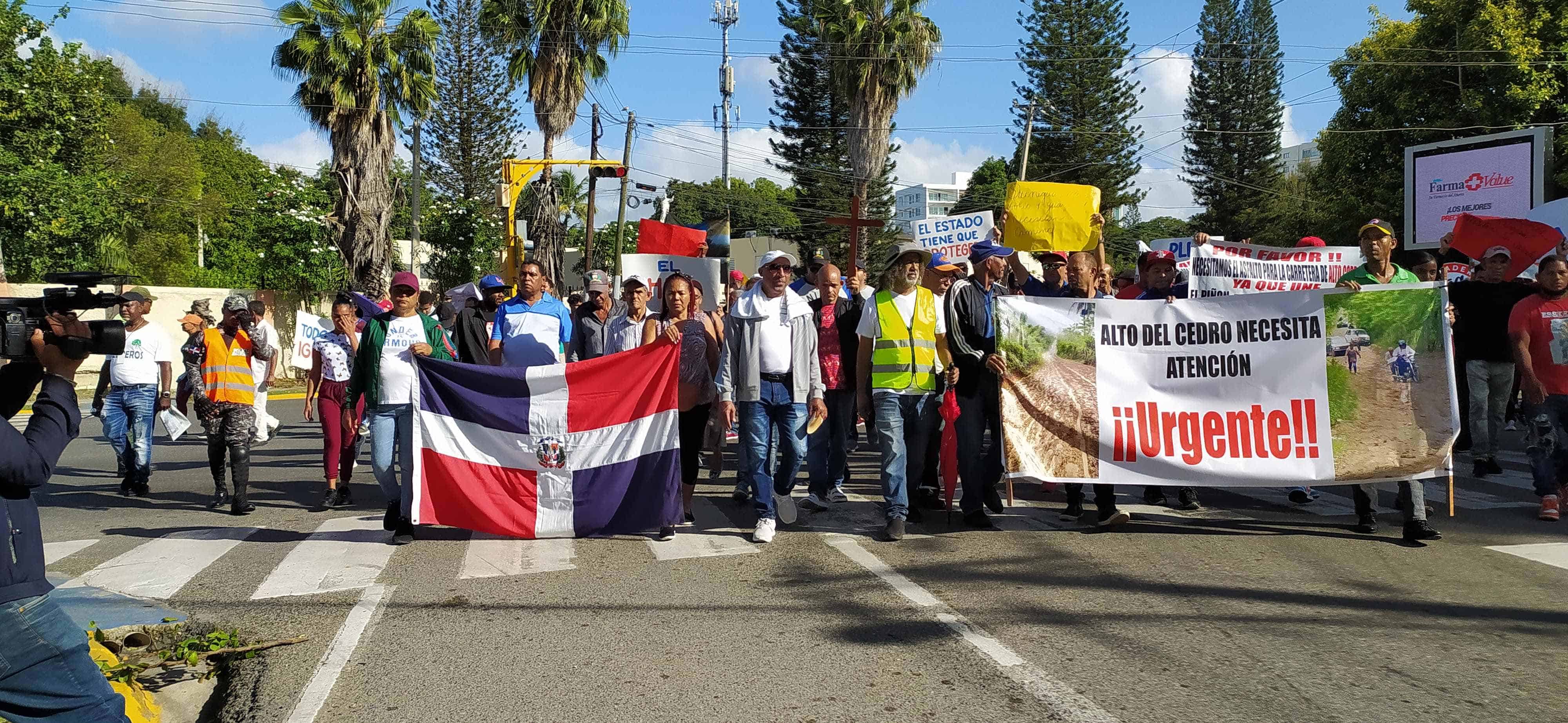 Comunitarios de la cComunitarios de la Cordillera Septentrional marchan otra vez en reclamo obras viales <br>
