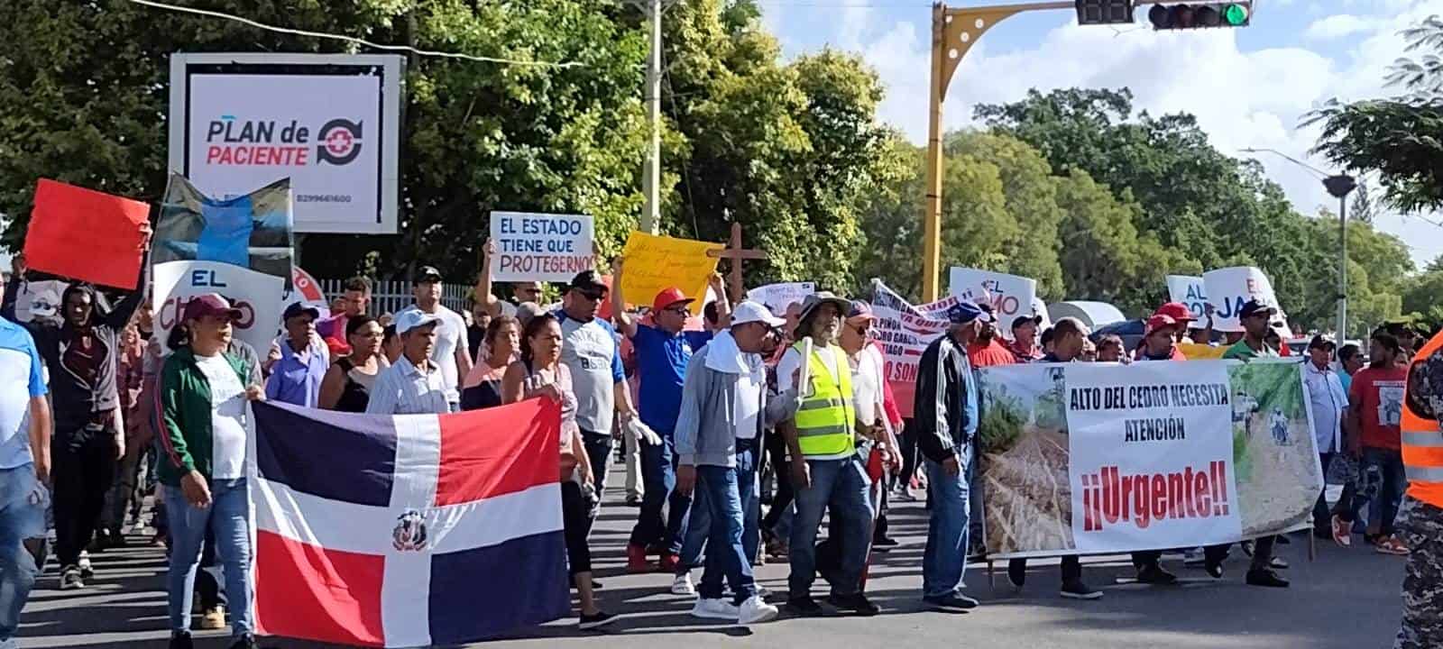 Residentes realizan otra marcha en demanda de construcció de vías.