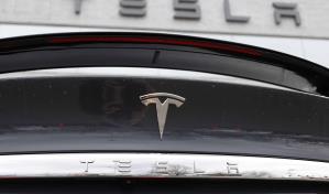 Tesla llama a talleres a más de dos millones de autos para solucionar problemas con Autopilot