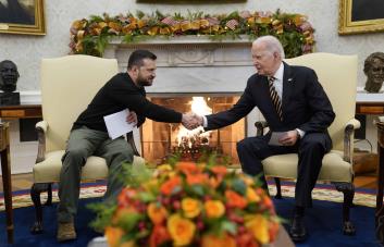 Biden reafirma su apoyo a Zelenski mientras la ayuda estadounidense se estanca en el Congreso