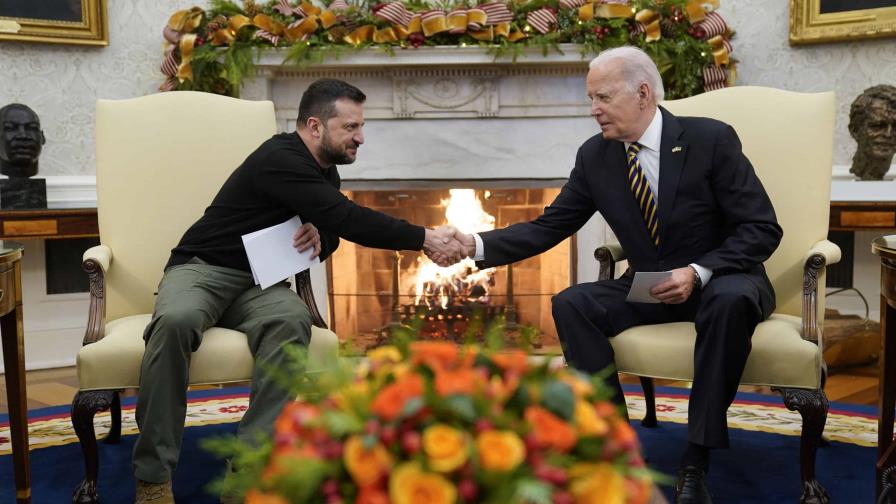 Biden reafirma su apoyo a Zelenski mientras la ayuda estadounidense se estanca en el Congreso