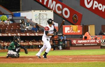 Carlos Franco remolca cuatro y los Gigantes aseguran jugar para .500