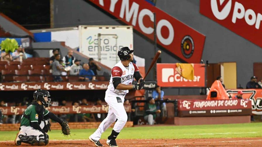 Carlos Franco remolca cuatro y los Gigantes aseguran jugar para .500