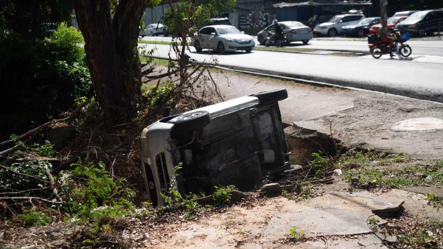 “Los cinturones salvan vidas”, afirma conductora tras vuelco de su carro en sector Los Jardines