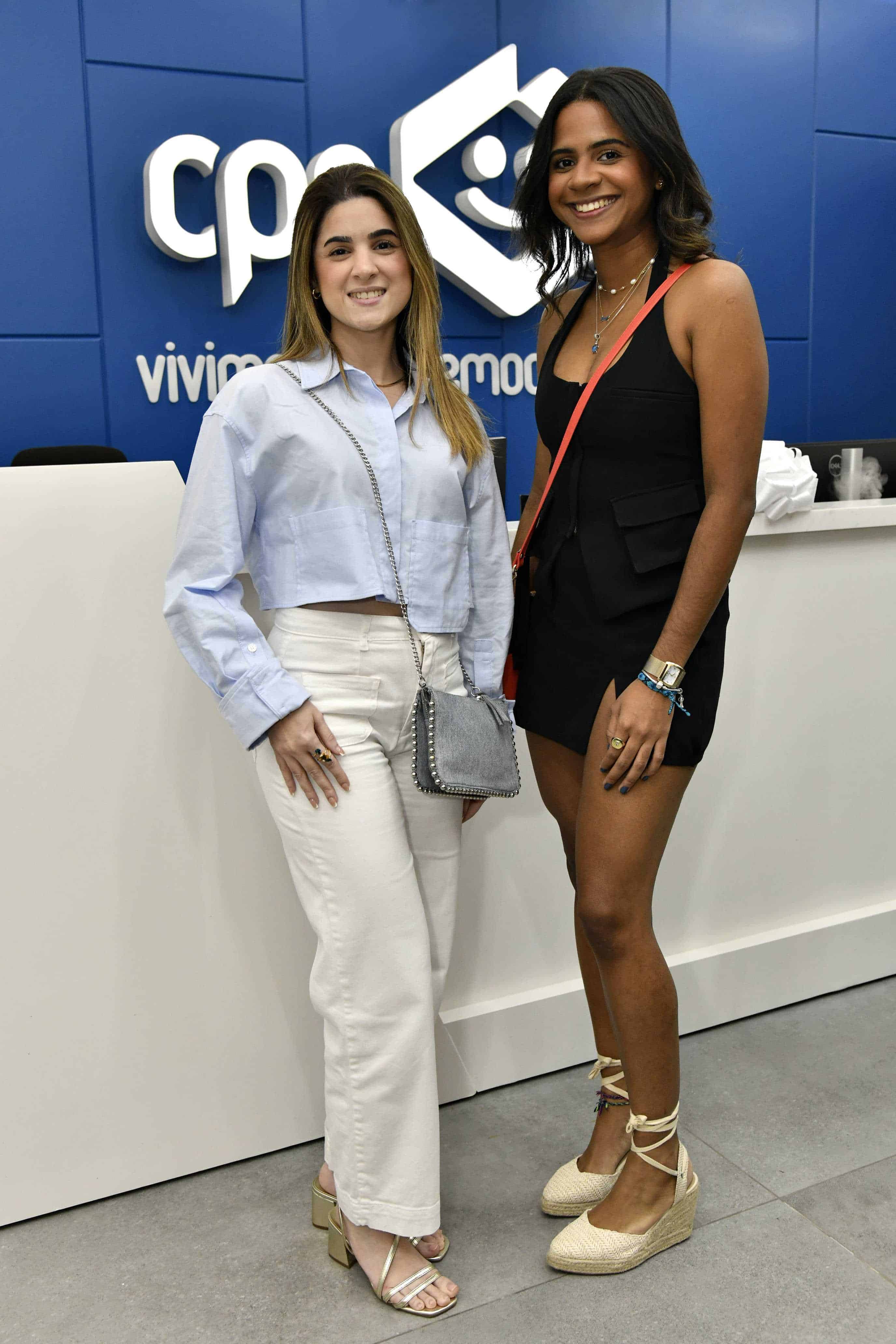 Karla Chestaro y Elizabeth Dotel.